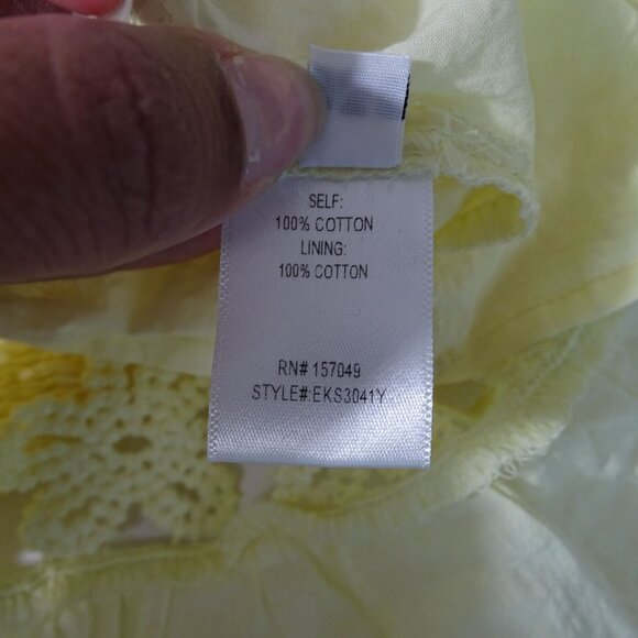 We're All Pretty Girls Yellow Smocked Ruffle Mini Skirt Women Size M Lined - Picture 8 of 11